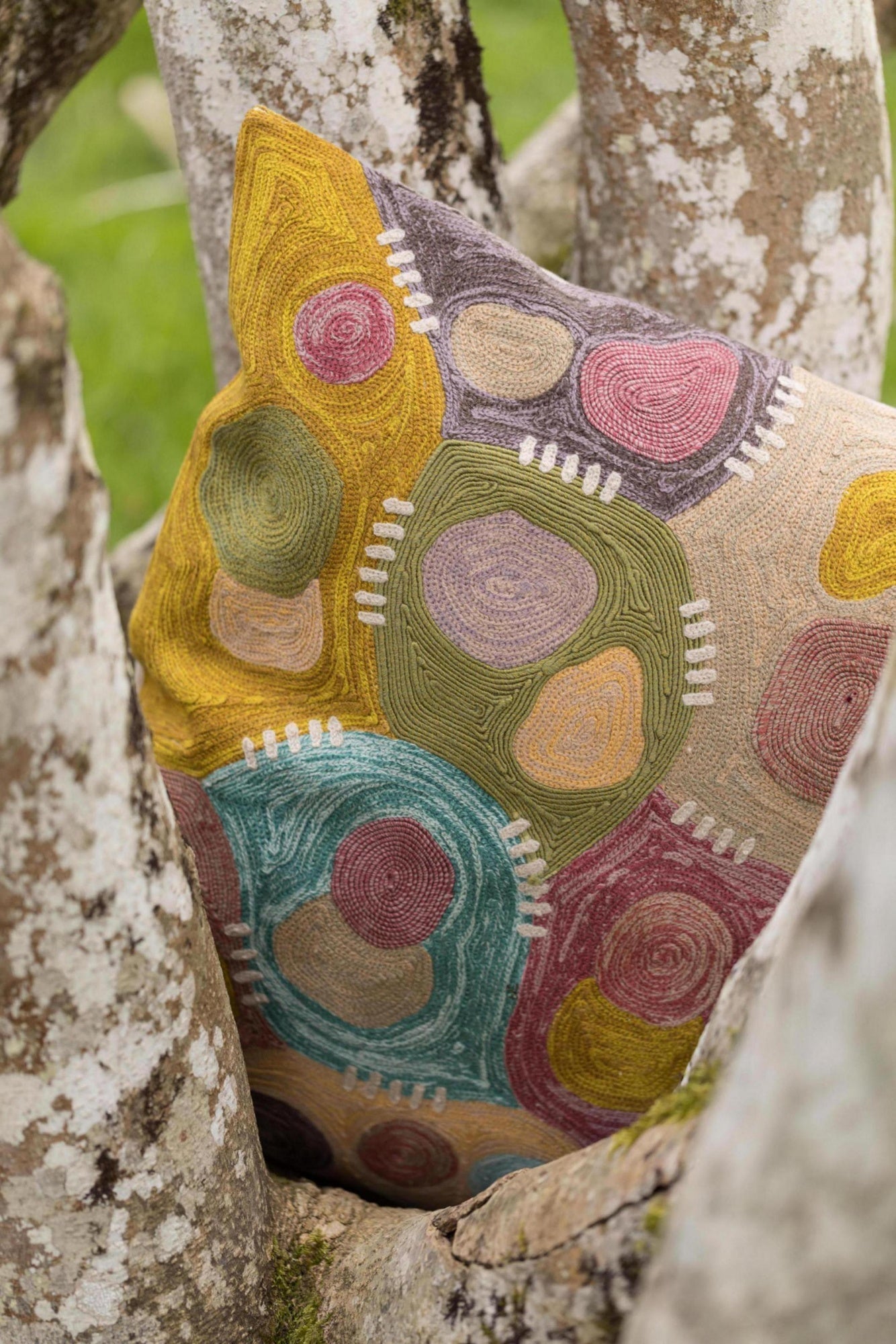 cuscino ricamato nestor minerale, colore minerale, taglia 45 x 45. design versatile che si adatta a stili moderni e classici