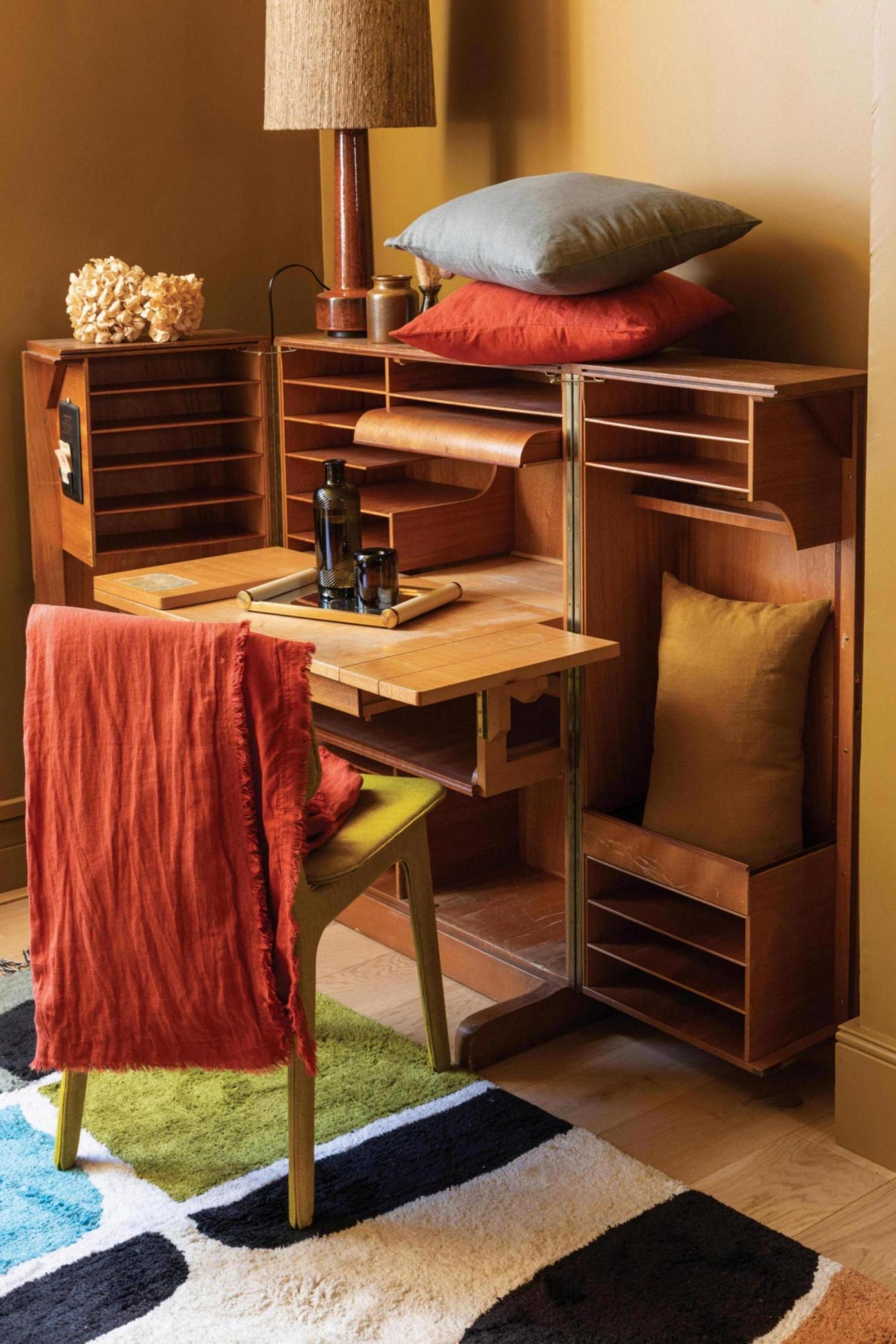 cuscino riciclato gianni marmellata, colore marmellata, taglia 40 x 65. facile da abbinare a copridivani, plaid o tende