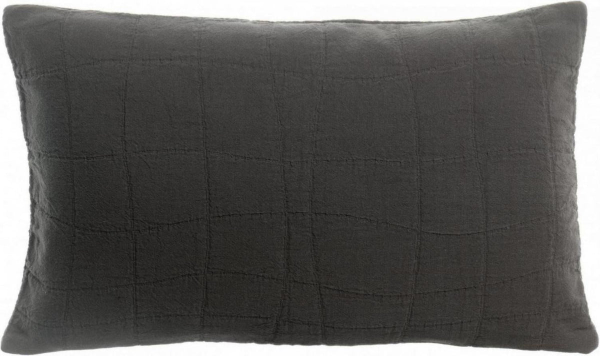 cuscino riciclato titou carbone, colore carbone, taglia 30 x 50. dettaglio tecnico della chiusura del cuscino