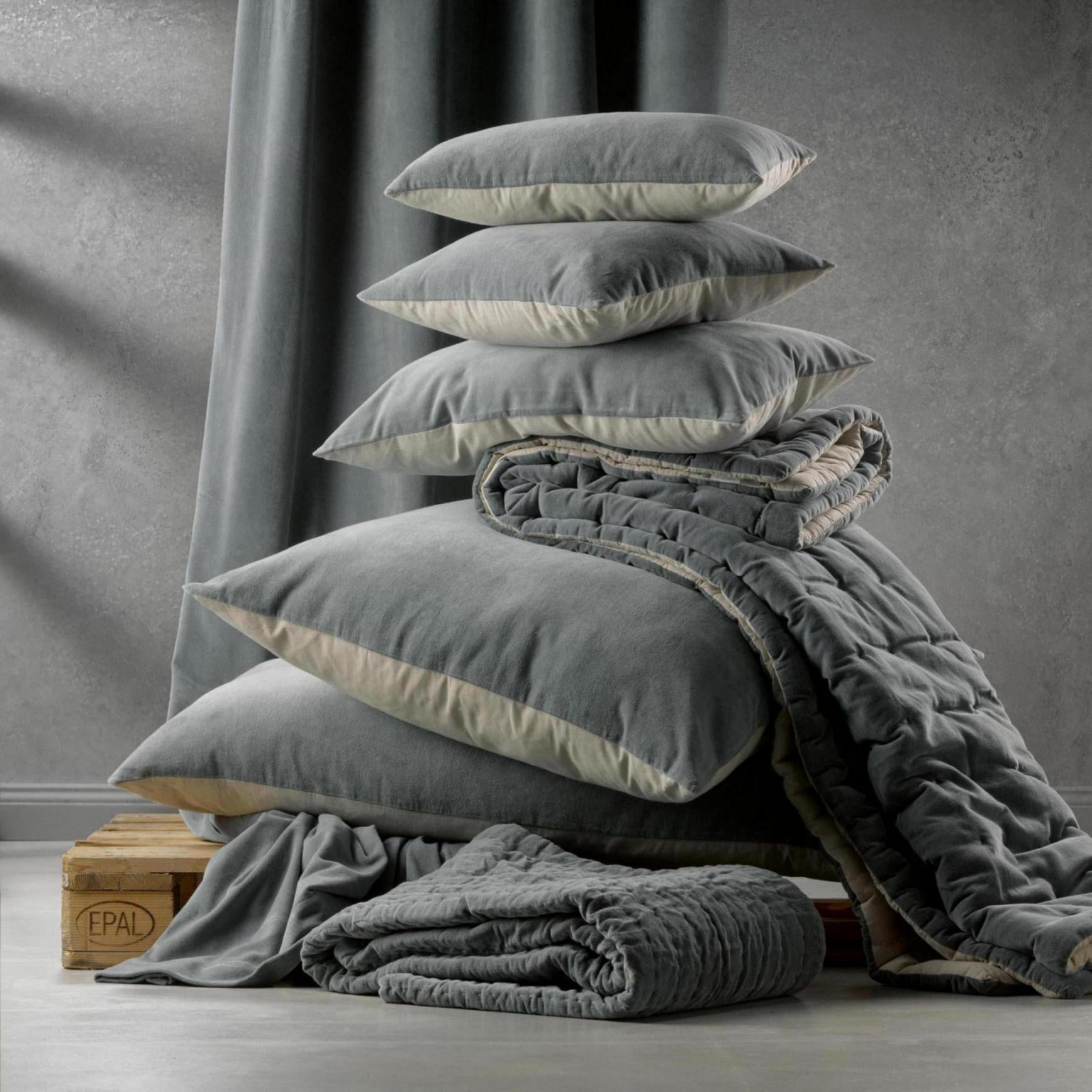 cuscino tinta unita elise absynthe, colore absynthe, taglia 40 x 65. ideale come complemento d’arredo su divani, poltrone o letti