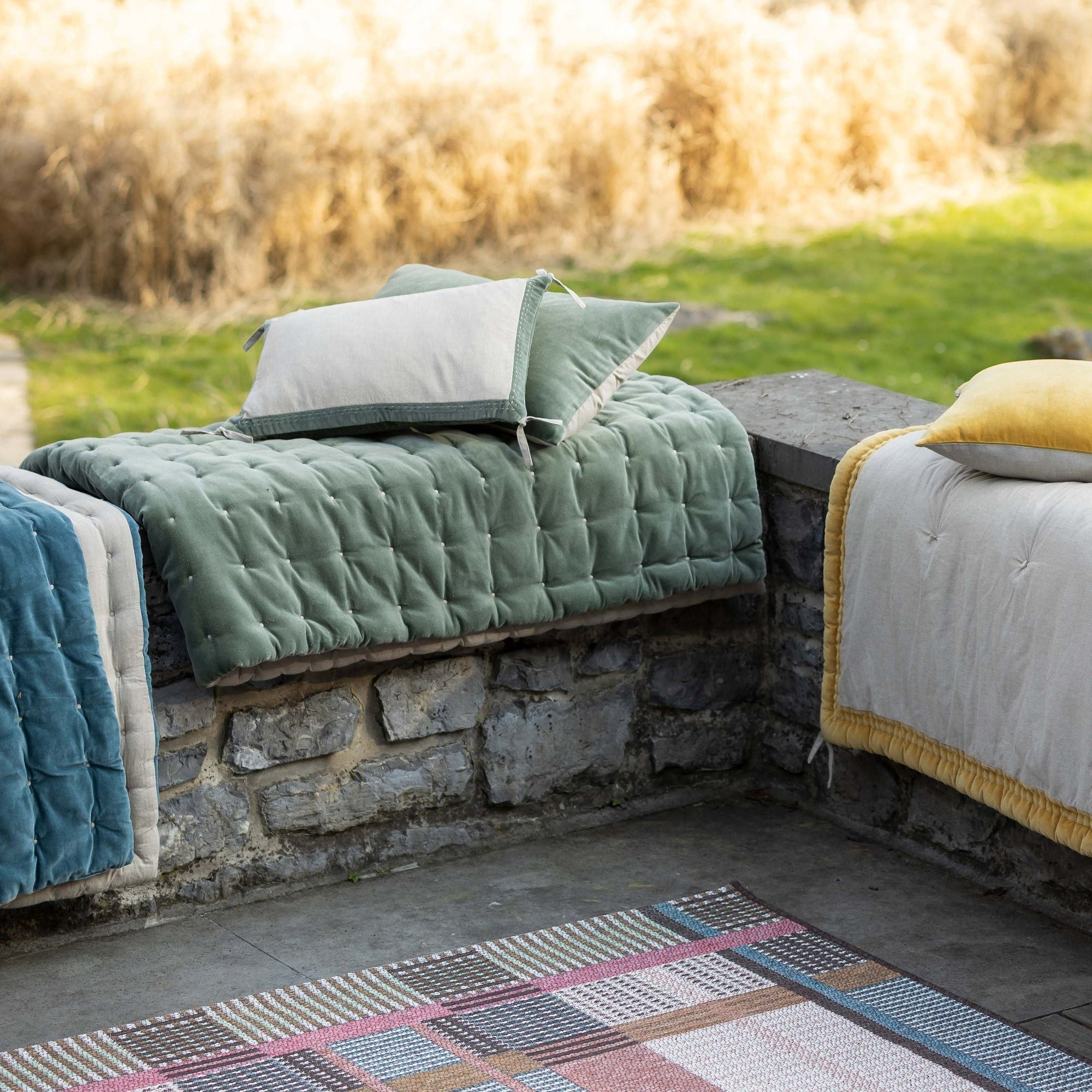 cuscino tinta unita elise verbena, colore verbena, taglia 40 x 65. rivestimento resistente e piacevole al tatto