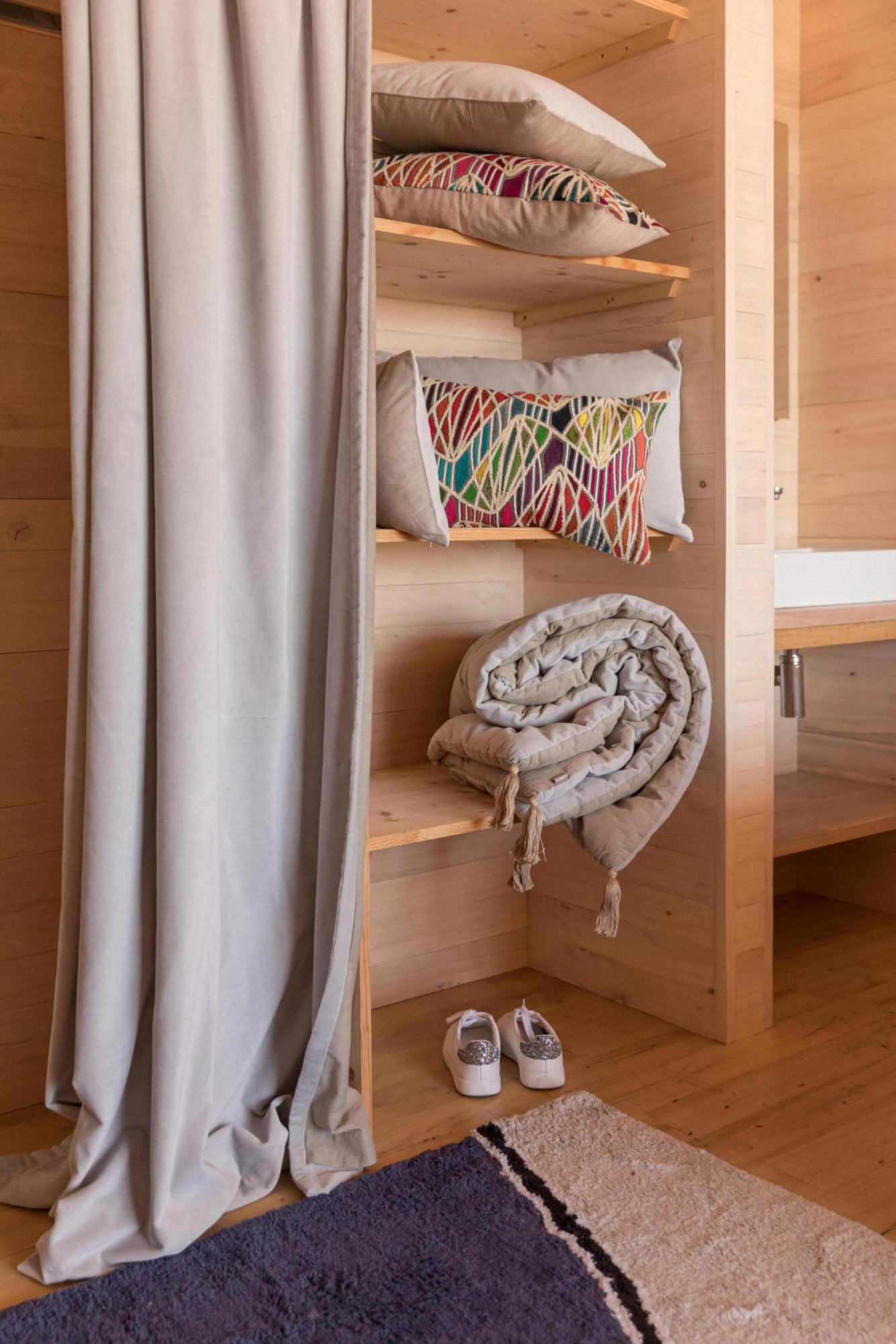 cuscino tinta unita elise perla, colore perla, taglia 40 x 65. design versatile che si adatta a stili moderni e classici