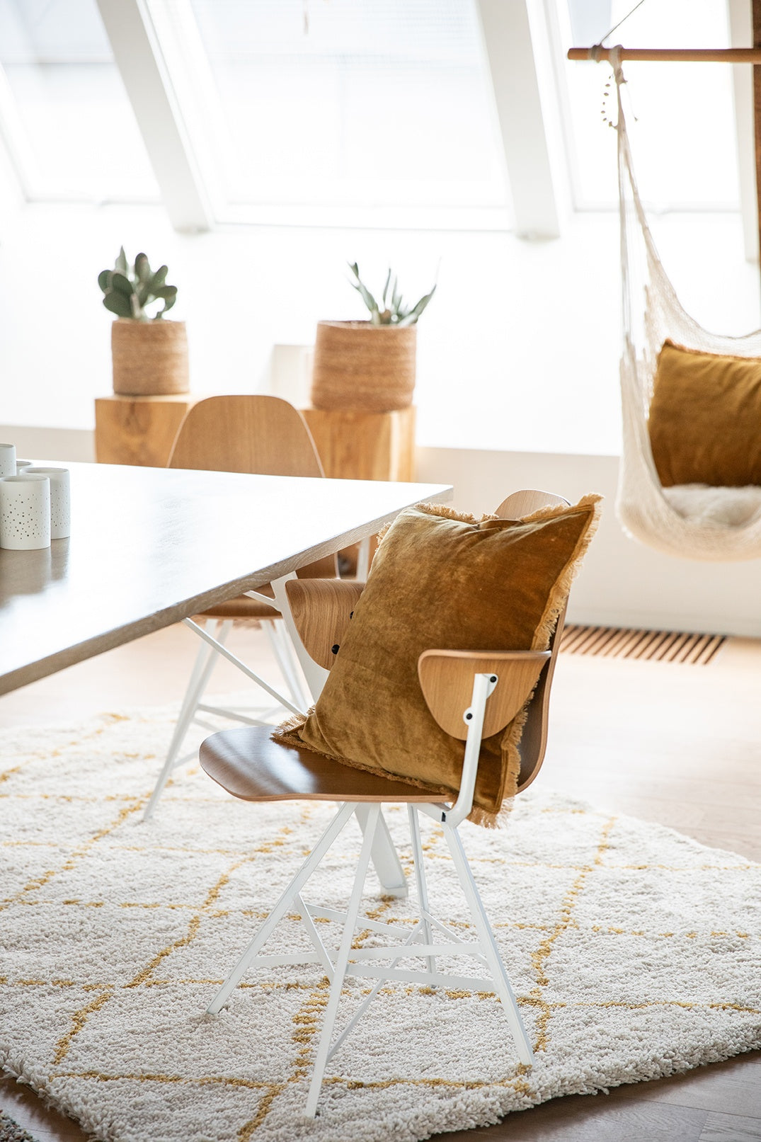 cuscino tinta unita fara bronzo, colore bronzo, taglia 45 x 45. design versatile che si adatta a stili moderni e classici