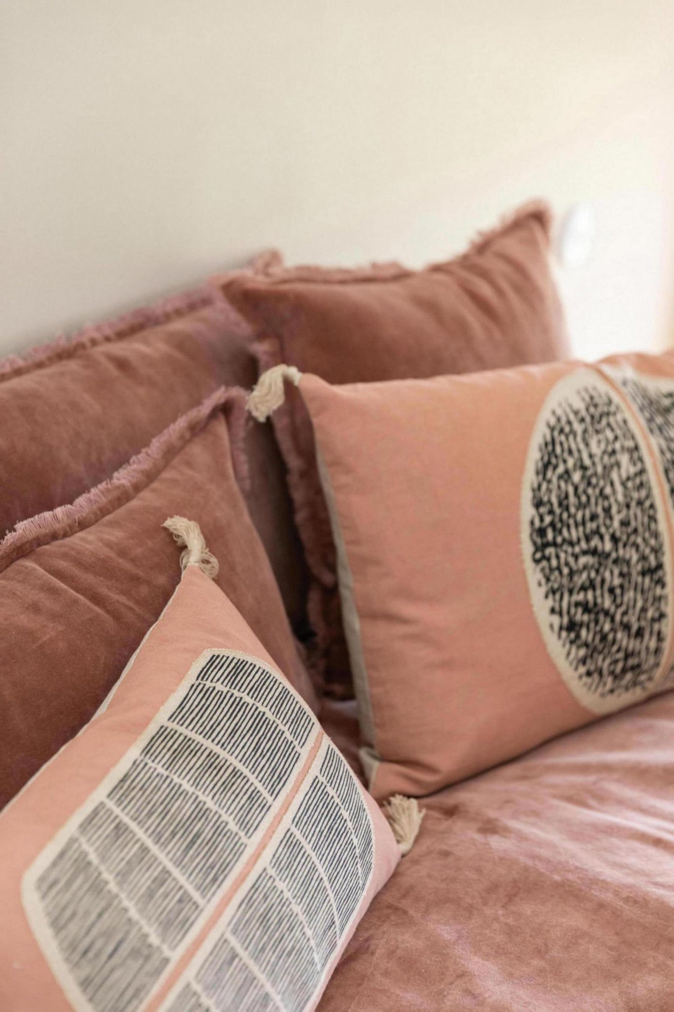 cuscino tinta unita fara palissandro, colore palissandro, taglia 30 x 50. design versatile che si adatta a stili moderni e classici