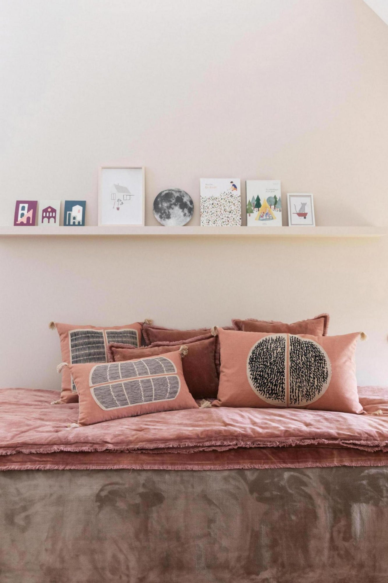 cuscino tinta unita fara palissandro, colore palissandro, taglia 40 x 65. design versatile che si adatta a stili moderni e classici