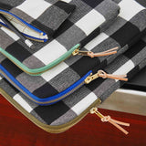 custodia ipad max caviar, colore max caviar, taglia 19 x 26 x 3. dettaglio del prodotto da bagno