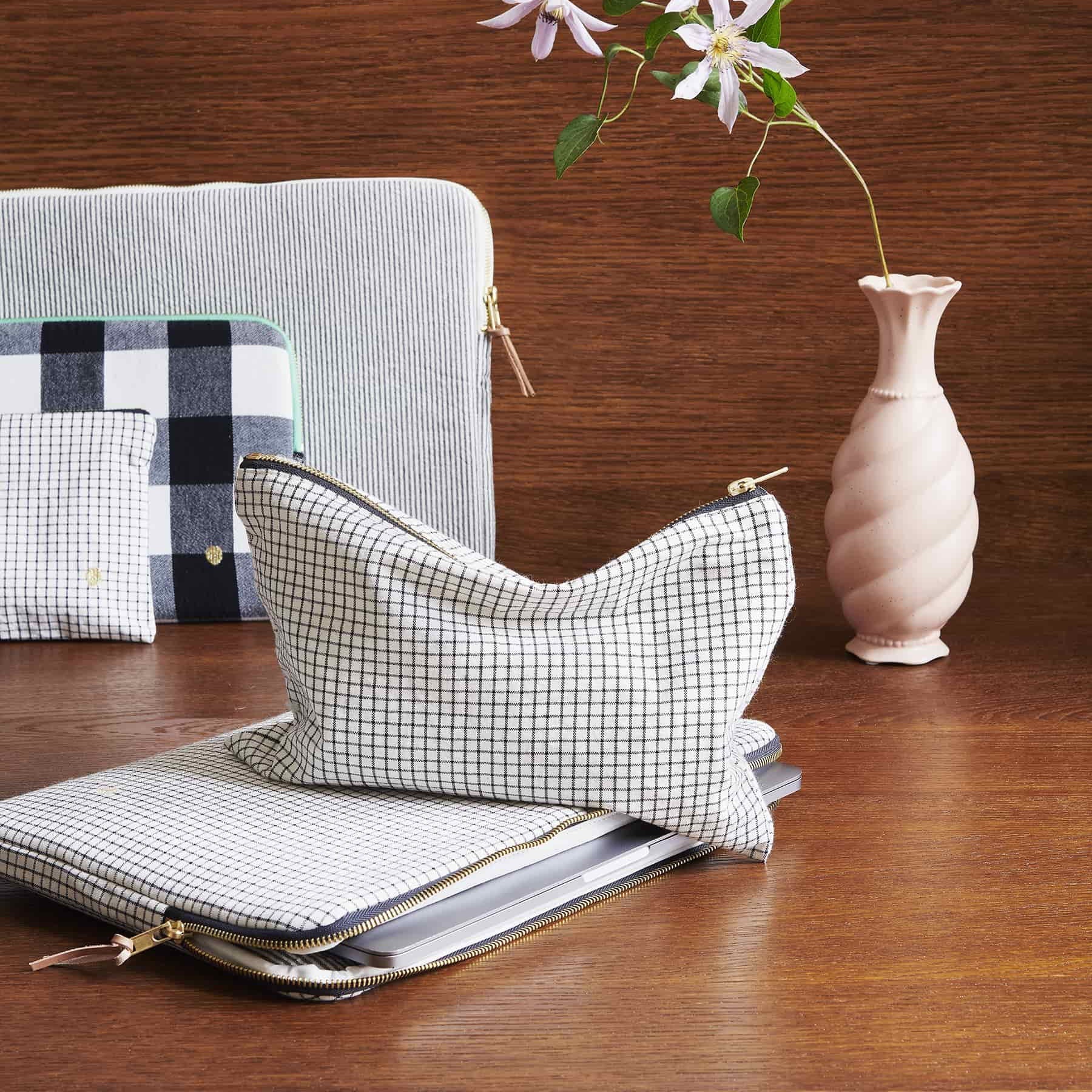 custodia per computer gustave caviar, colore gustave caviar, taglia 15-16"". realizzata in tessuto naturale, protegge il laptop con stile e sostenibilità