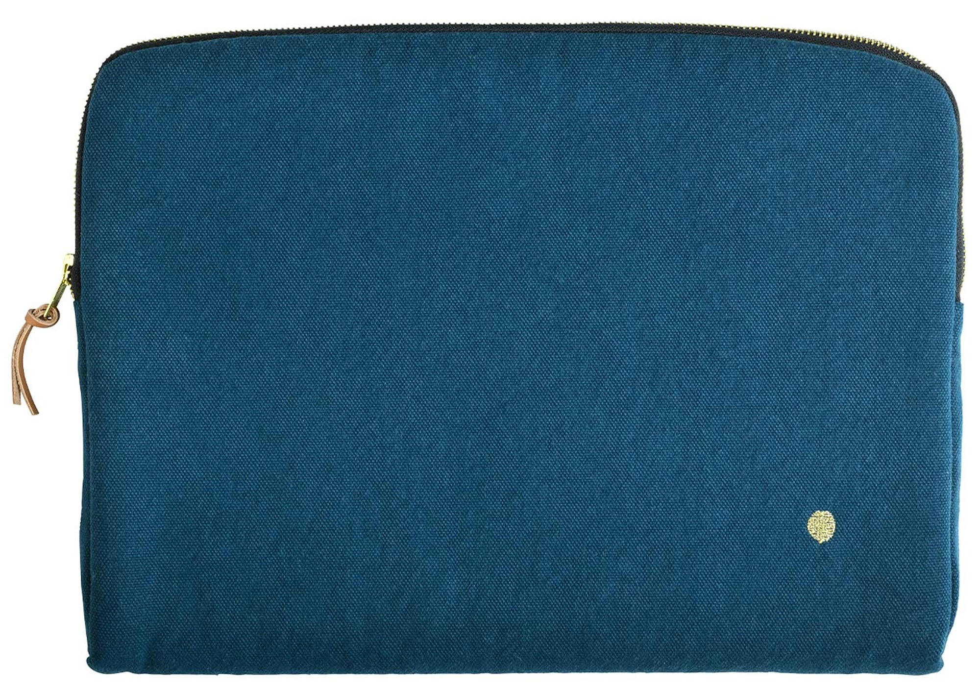 custodia per computer iona uragano, colore uragano, taglia 13-14"". vista frontale della custodia in tessuto eco su sfondo neutro