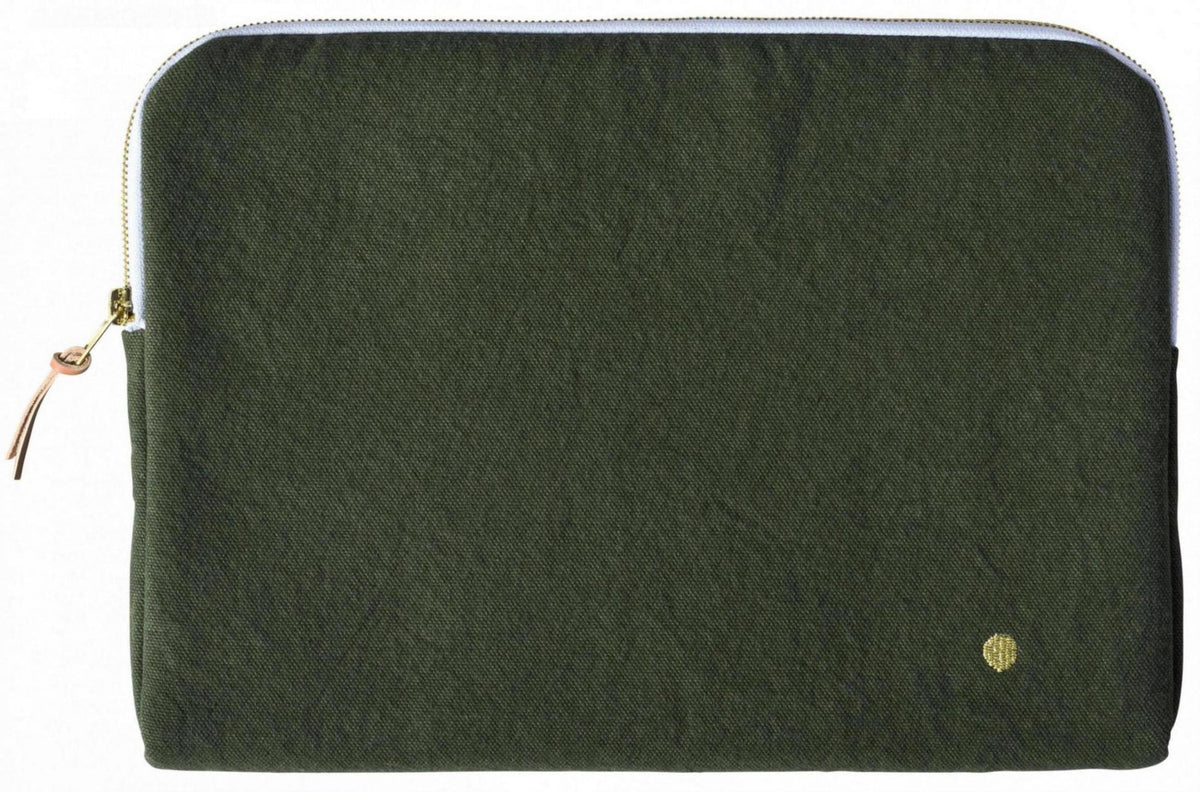 custodia per computer iona cavolo riccio, colore cavolo riccio, taglia 13-14"". vista frontale della custodia in tessuto eco su sfondo neutro