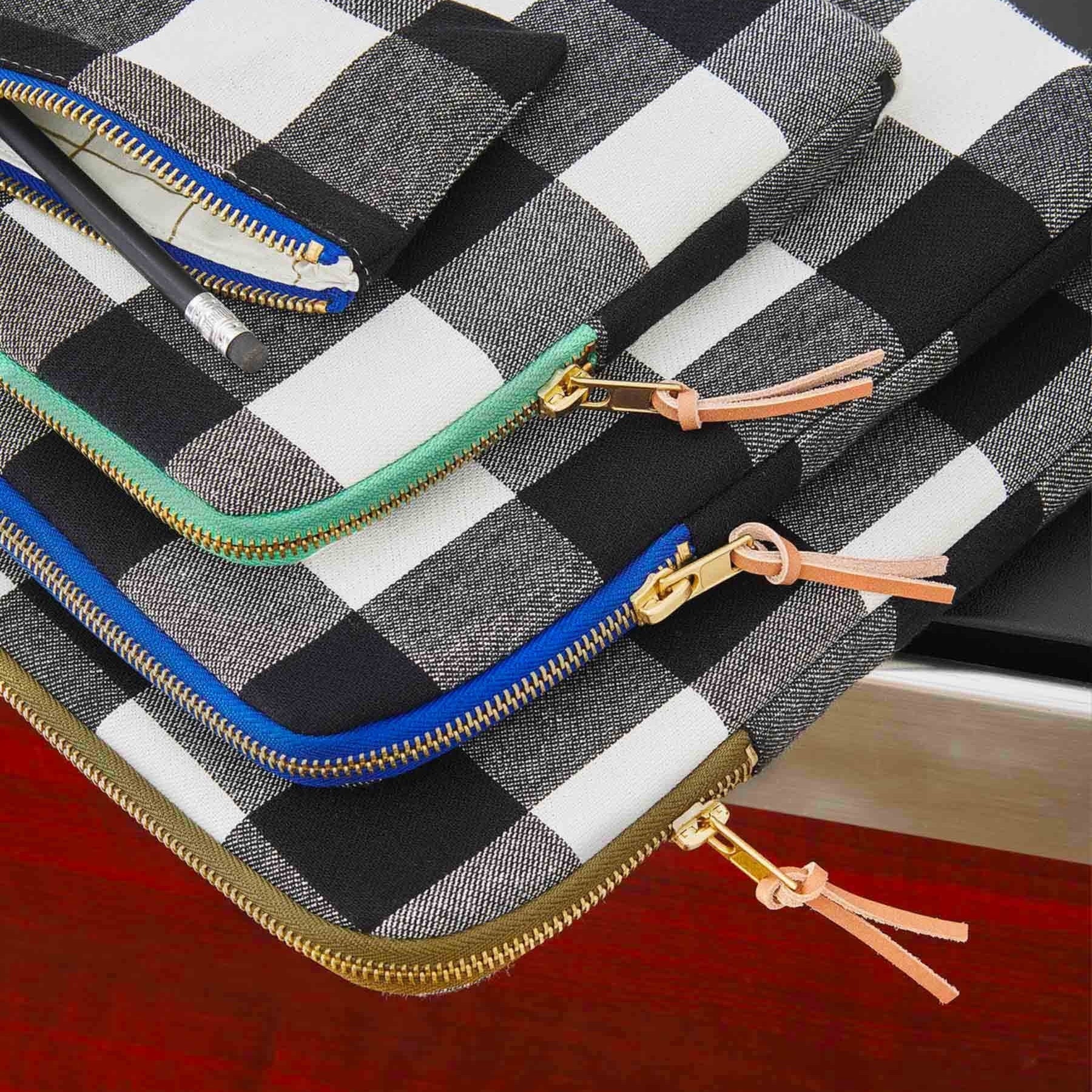 custodia per computer max caviar, colore max caviar, taglia 13-14"". realizzata in tessuto naturale, protegge il laptop con stile e sostenibilità