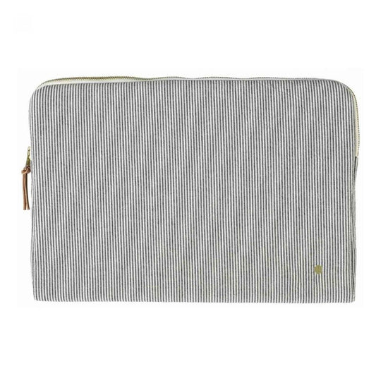 custodia per computer finette caviar, colore finette caviar, taglia 13-14"". vista frontale della custodia in tessuto eco su sfondo neutro 900