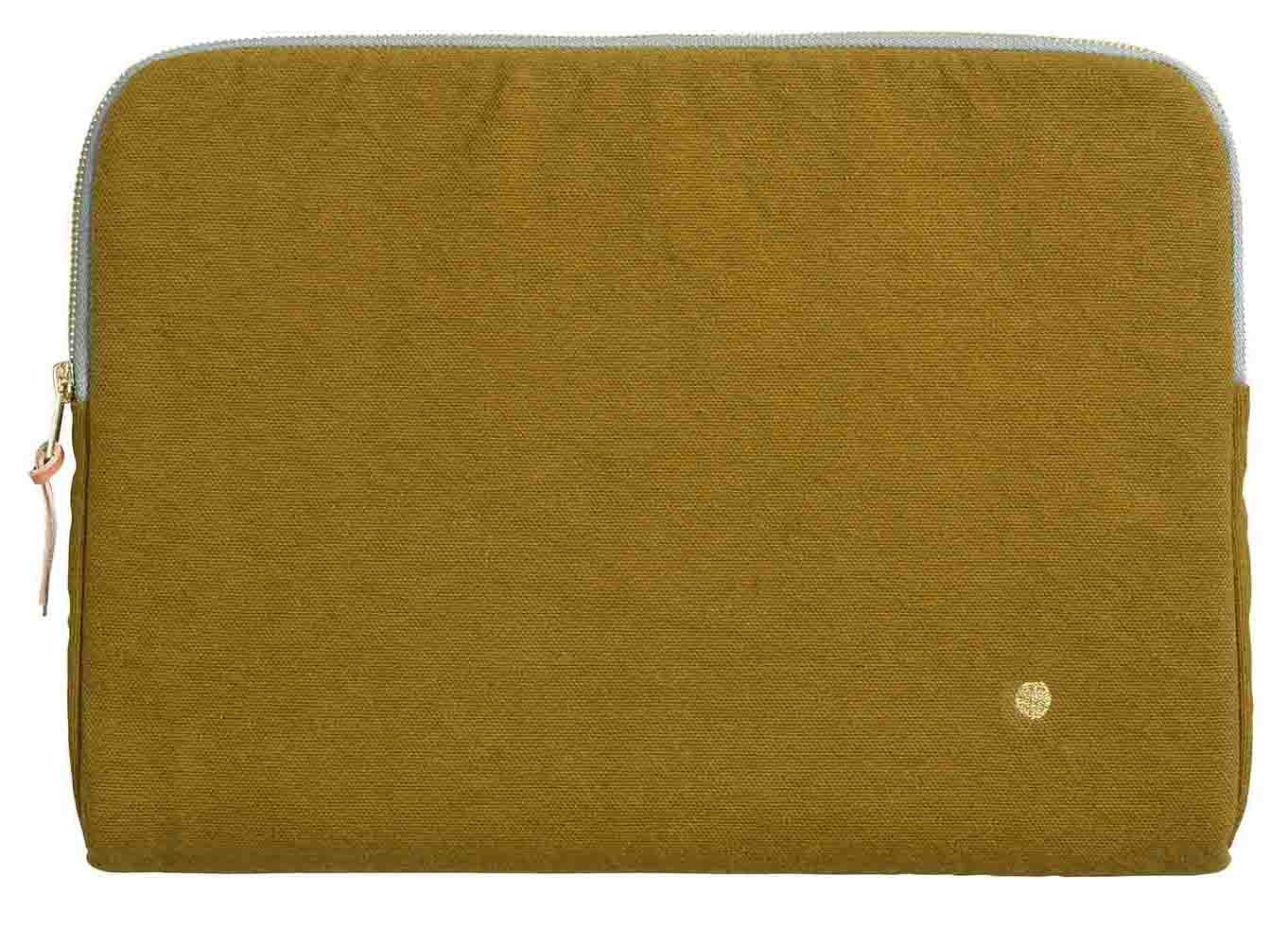 custodia per computer iona noci, colore noci, taglia 13-14"". vista frontale della custodia in tessuto eco su sfondo neutro