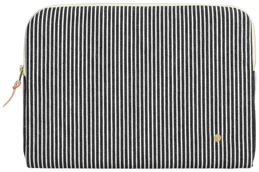 custodia per computer basile caviale, colore caviale, taglia 13-14"". vista frontale della custodia in tessuto eco su sfondo neutro 1401