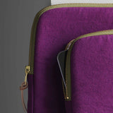 custodia ipad iona pioggia viola, colore pioggia viola, taglia 19 x 26 x 3. dettaglio del prodotto da bagno