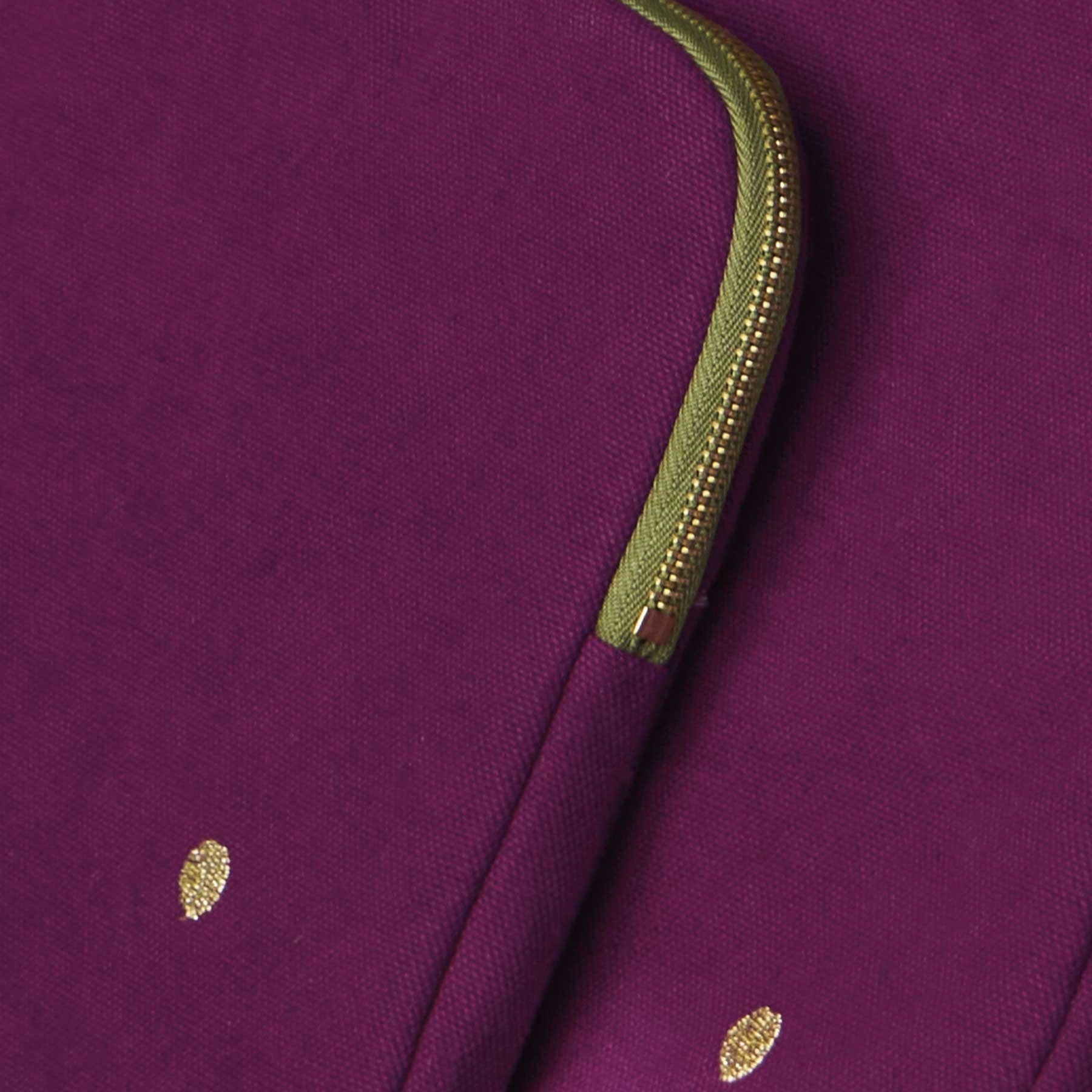 custodia ipad iona pioggia viola, colore pioggia viola, taglia 19 x 26 x 3. dettaglio del prodotto da bagno