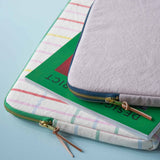 custodia ipad iona pepe rosa, colore pepe rosa, taglia 19 x 26 x 3. dettaglio del prodotto da bagno