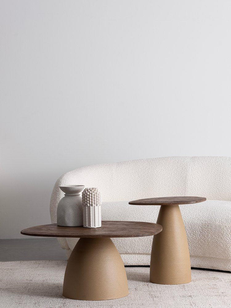 divano tecla in tessuto effetto bouclé bianco, divano in scena, perfetto per ambienti eleganti e funzionali