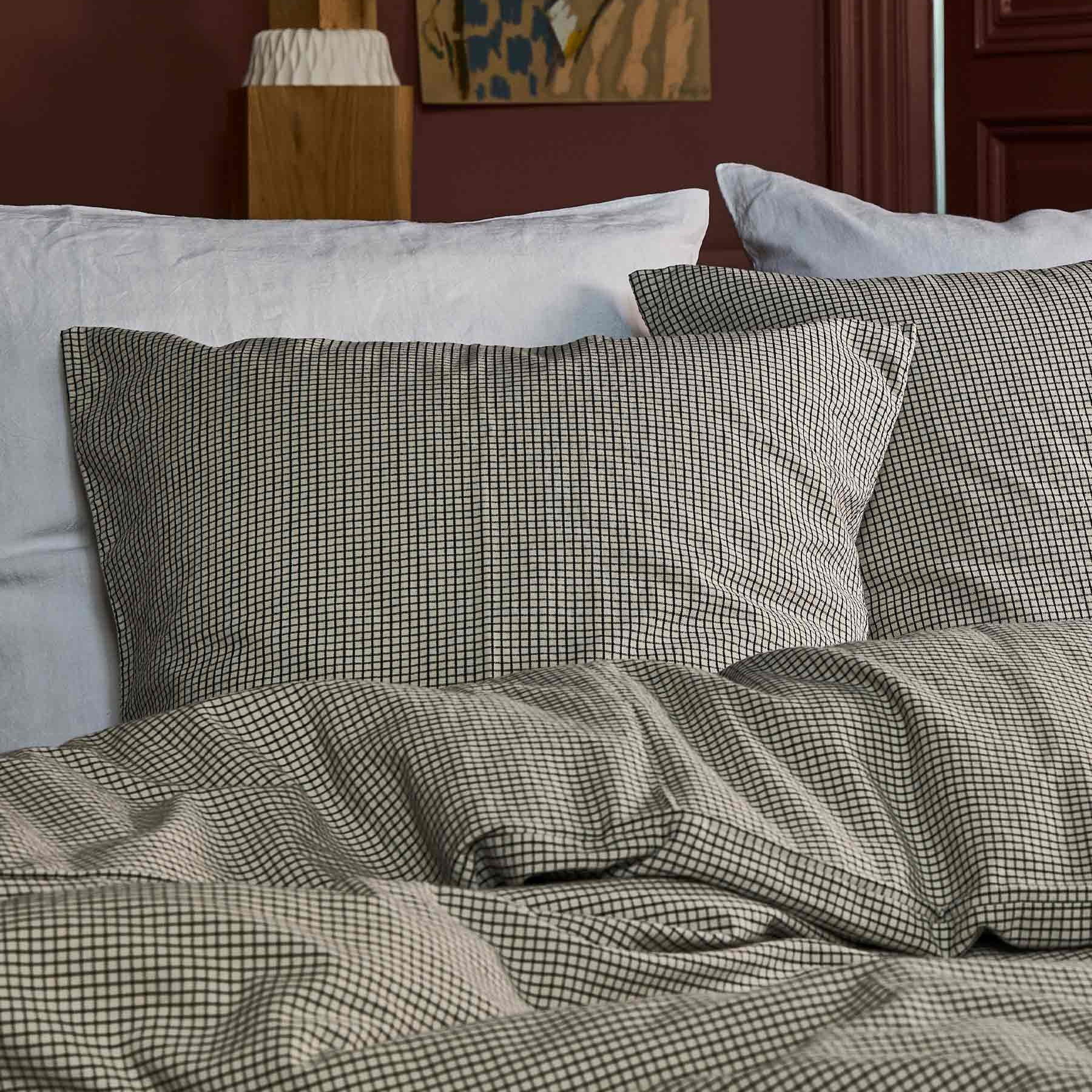 federa gustave caviar, colore gustave caviar, taglia 65 x 65. ispirazione per l’arredamento