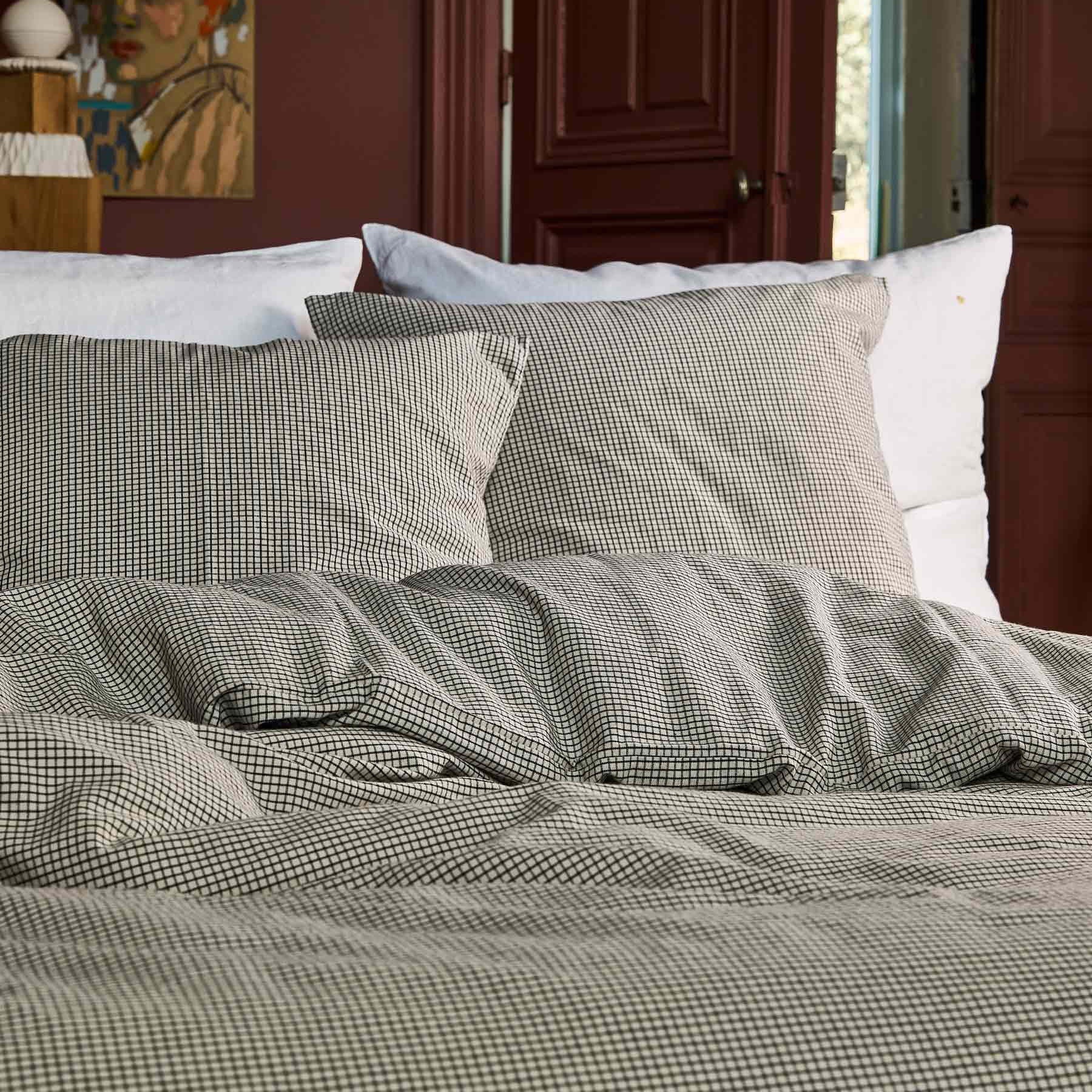 federa gustave caviar, colore gustave caviar, taglia 65 x 65. perfetta per rivestire cuscini da letto o decorativi con stile e comfort