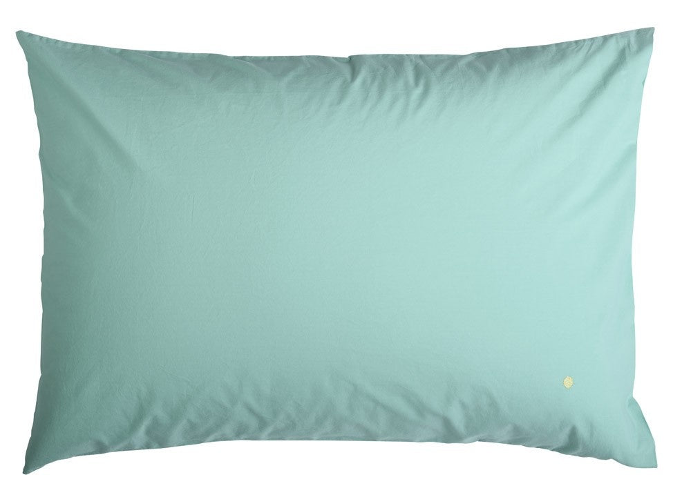 federa celeste diabolo, colore diabolo, taglia 50 x 70. federa per cuscino in tessuto naturale mostrata su fondo neutro