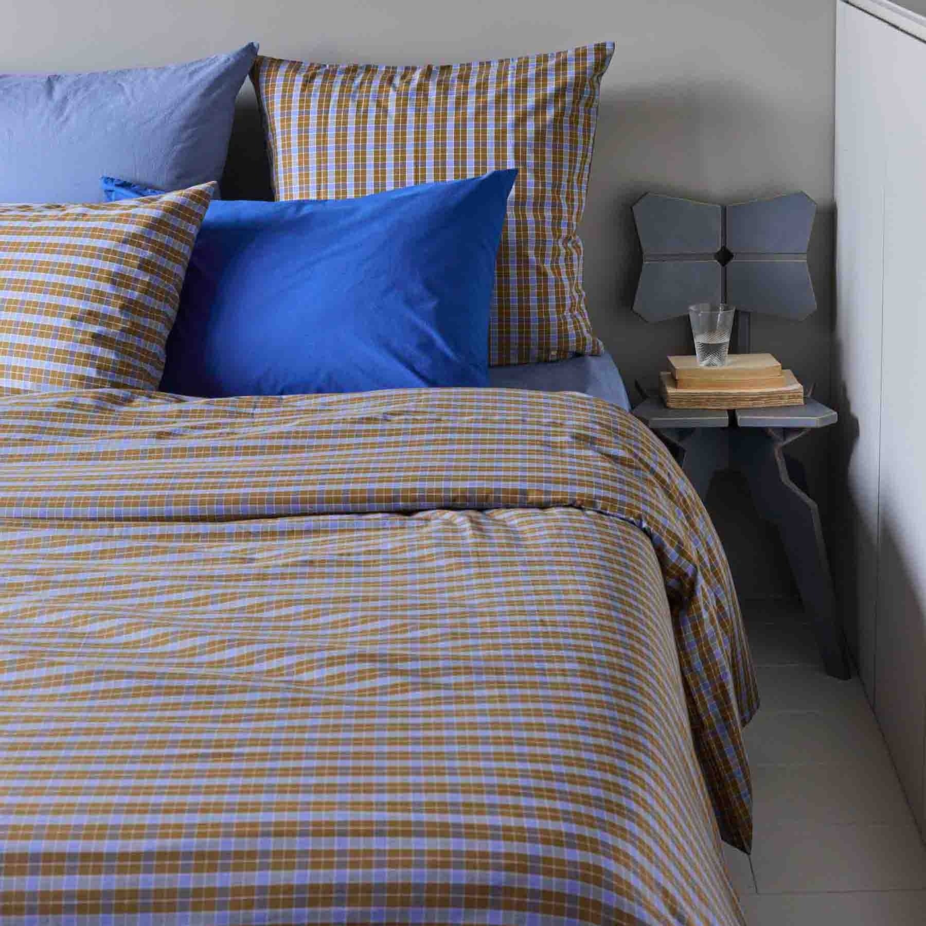 federa celeste cosi blu, colore cosi blu, taglia 50 x 70. perfetta per rivestire cuscini da letto o decorativi con stile e comfort