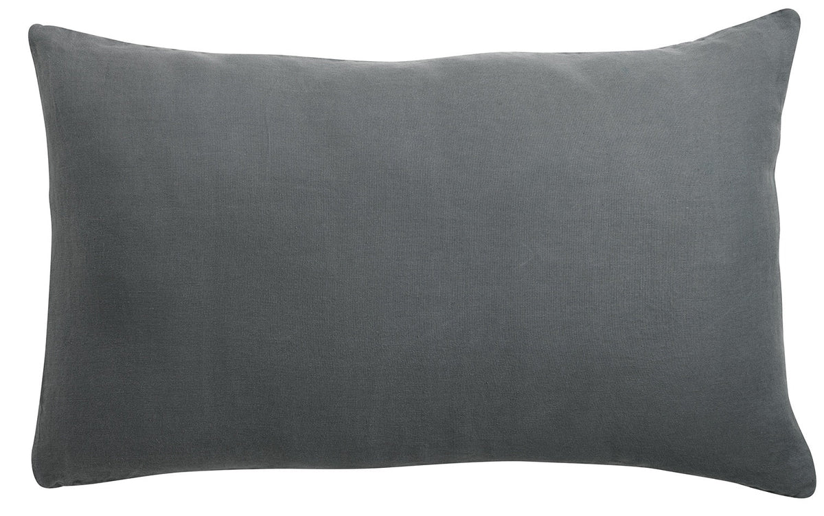 federa kala carbone, colore carbone, taglia 50 x 75. federa per cuscino in tessuto naturale mostrata su fondo neutro