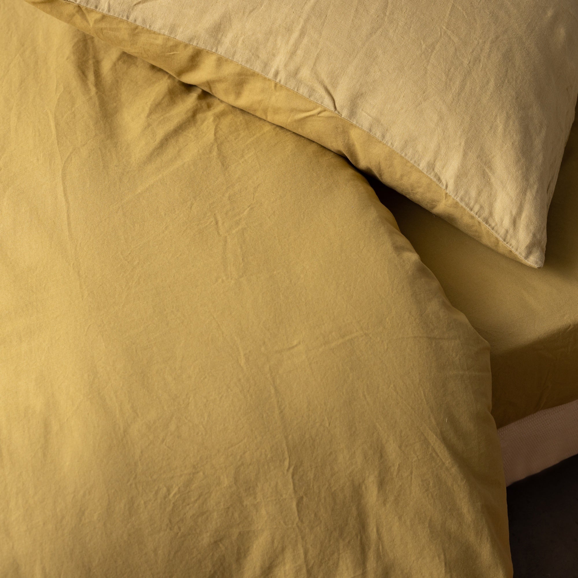 federa linco gold, colore gold, taglia 65 x 65. design sobrio ed elegante, ideale per ogni stile di camera da letto
