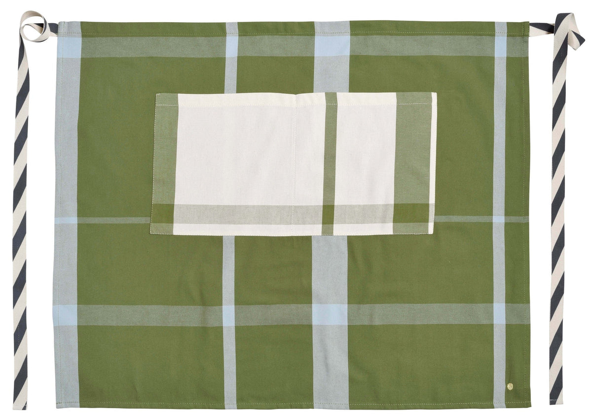 grembiule bistrot la nonna pistacchio, colore pistacchio, taglia 70 x 85. grembiule bistrot indossato frontalmente, ideale per ristorazione e cucina elegante