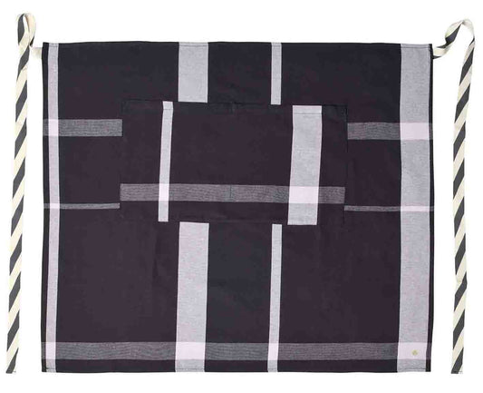 grembiule bistrot la nonna caviale, colore caviale, taglia 70 x 85. grembiule bistrot indossato frontalmente, ideale per ristorazione e cucina elegante