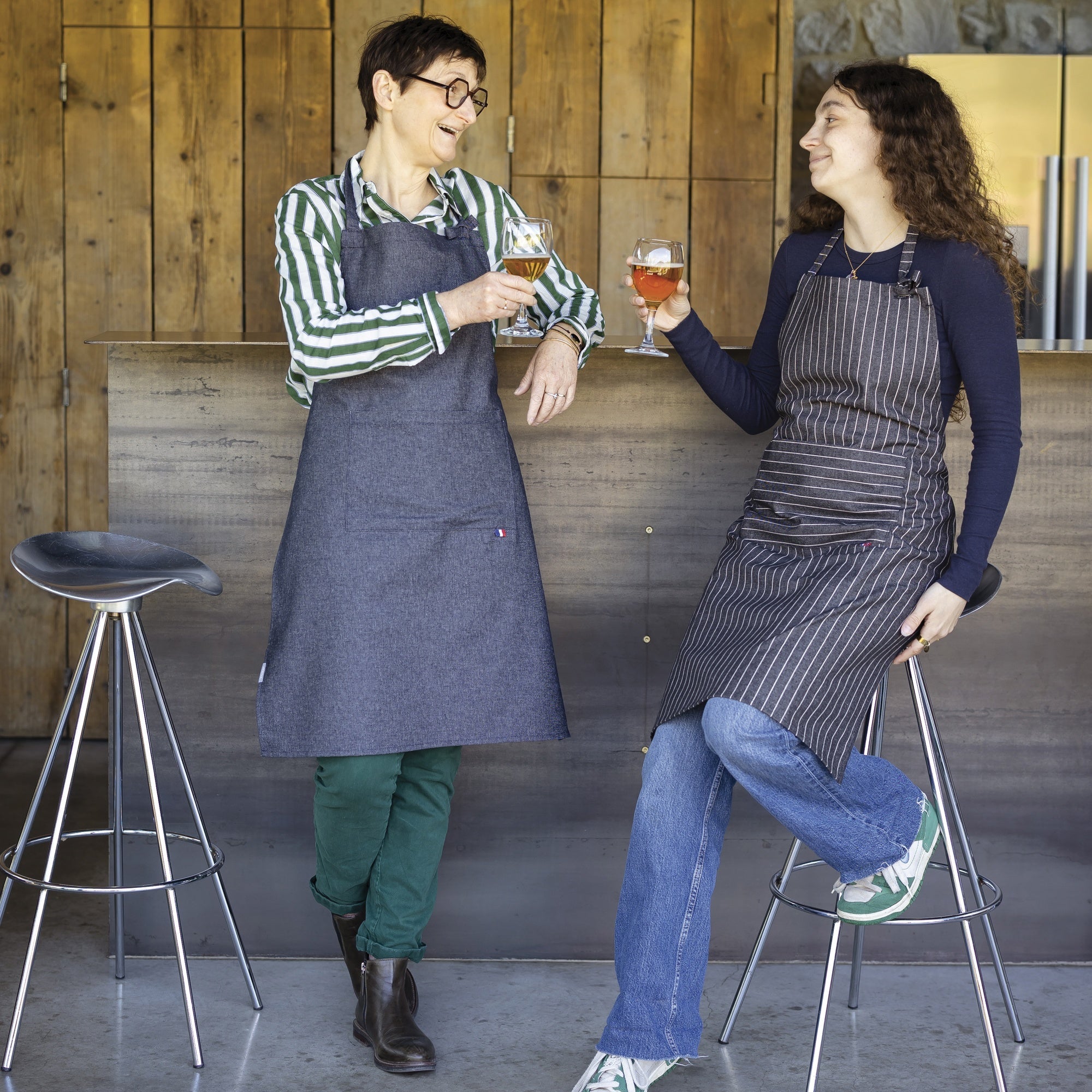 grembiule da cucina algar caviale, colore caviale, taglia 64 x 85. ideale per cucinare con stile e protezione