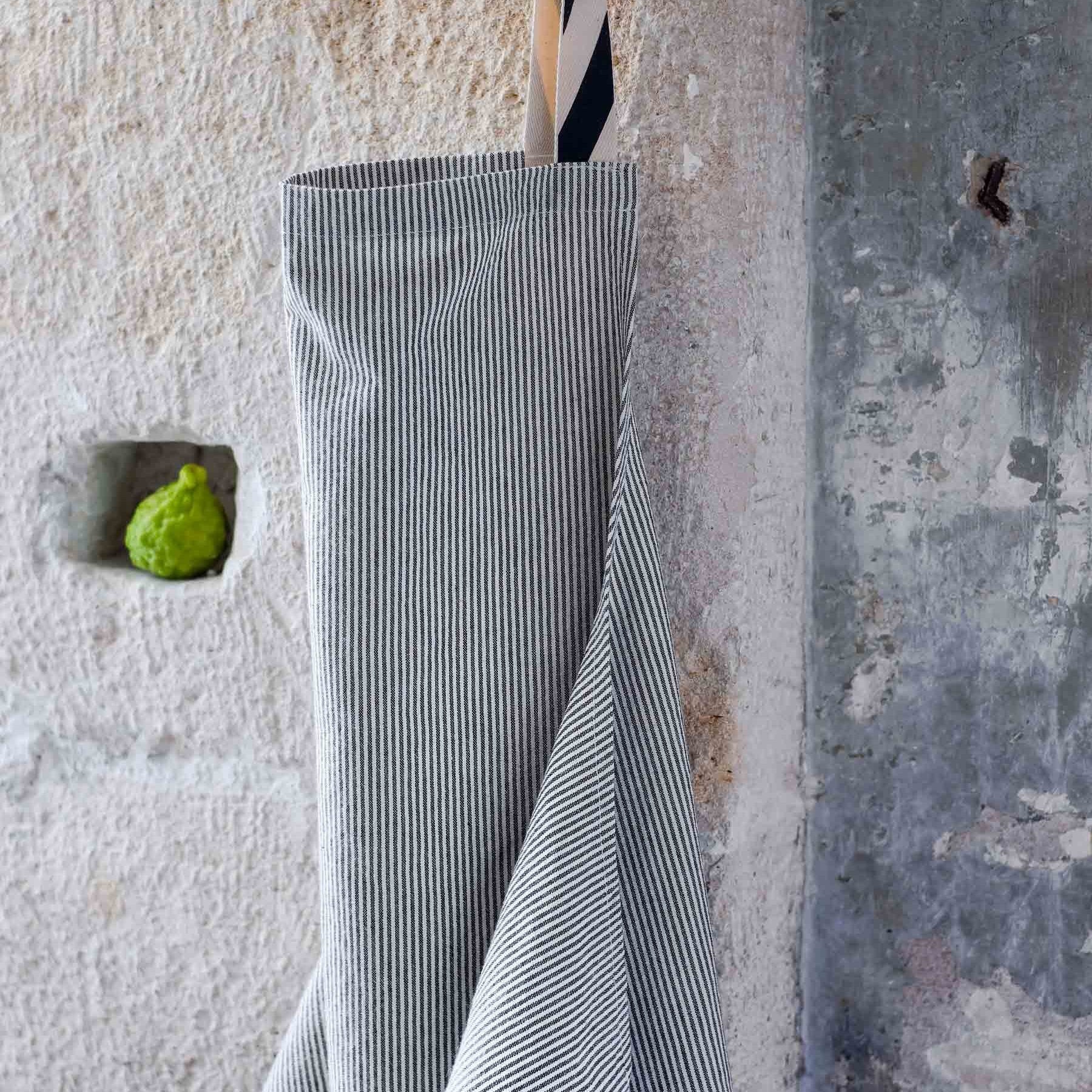 grembiule da cucina finette caviar, colore finette caviar, taglia 90 x 75. perfetto per proteggere i vestiti durante la preparazione dei pasti