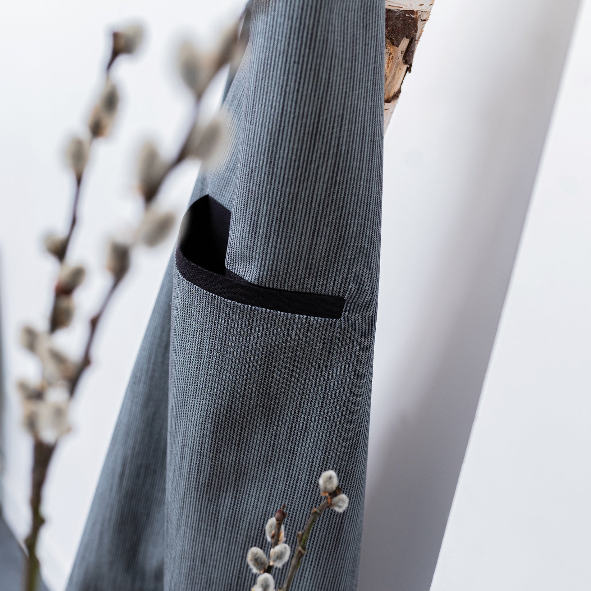 grembiule da cucina in cotone biologico moana ombra, colore ombra, taglia 72 x 85. perfetto per proteggere i vestiti durante la preparazione dei pasti