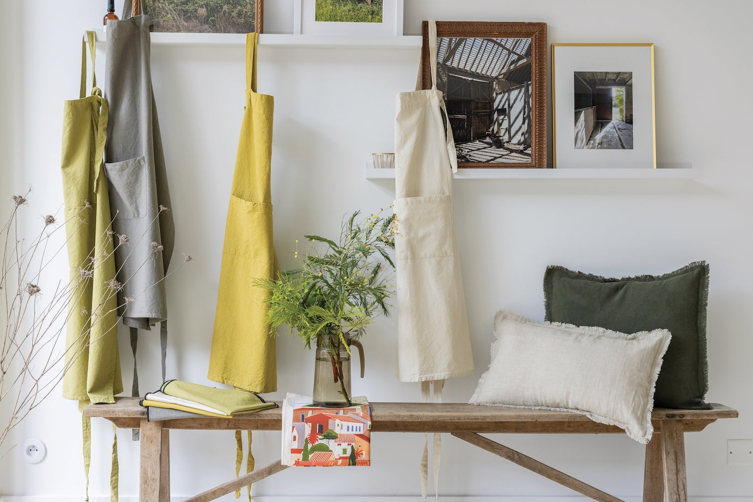 grembiule da cucina riciclato ada ombra, colore ombra, taglia 72 x 85. realizzato in 100% cotone riciclato, resistente e comodo per l’uso quotidiano in cucina