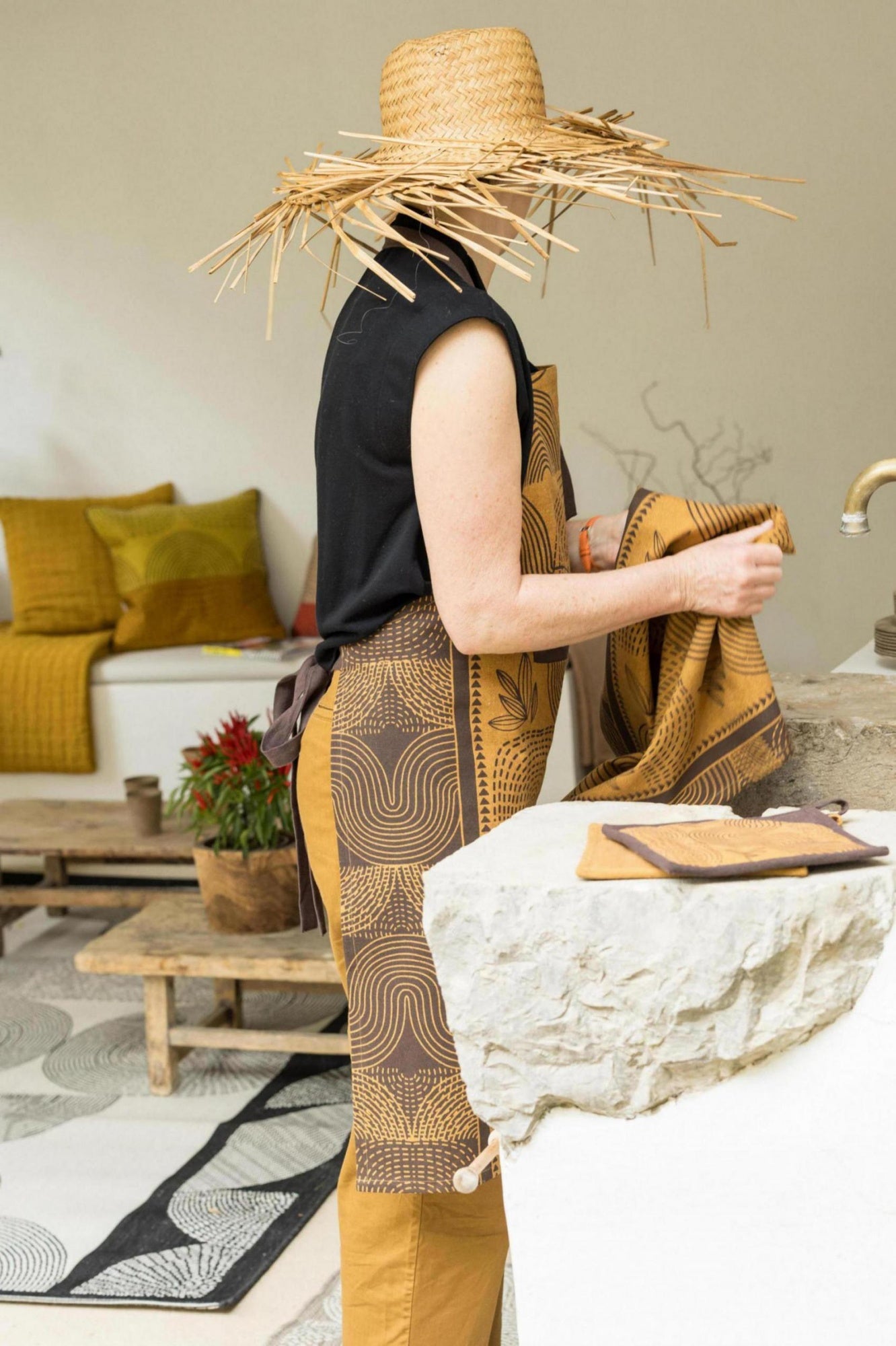 grembiule da cucina riciclato etna ambra, colore ambra, taglia 72 x 85. ideale per cucinare con stile e protezione