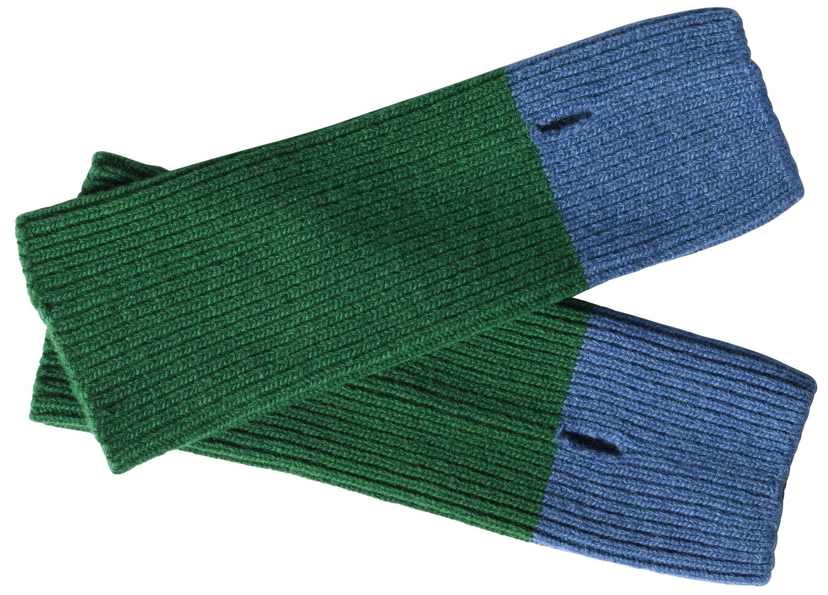 guanti mary foresta, colore foresta, taglia 26 x 9. vista frontale dei guanti senza dita in tessuto sostenibile su sfondo neutro