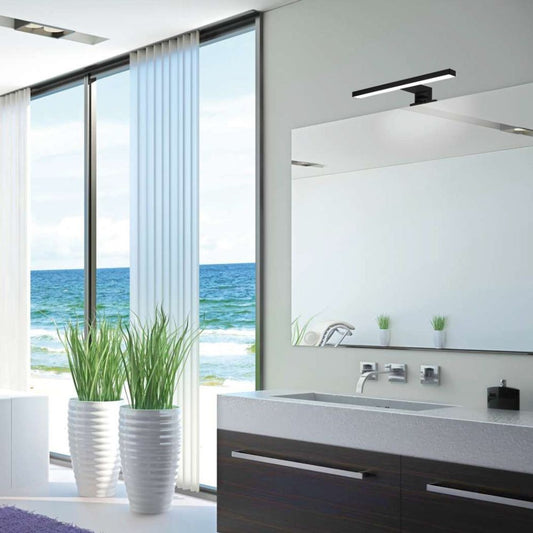 lampada led kyra per bagno 300 mm nera, dettaglio della luce LED integrata con finitura cromata