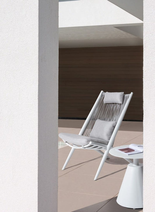 Set di 2  poltrone ALOHA in alluminio bianco e intreccio di corda grigio, con cuscini