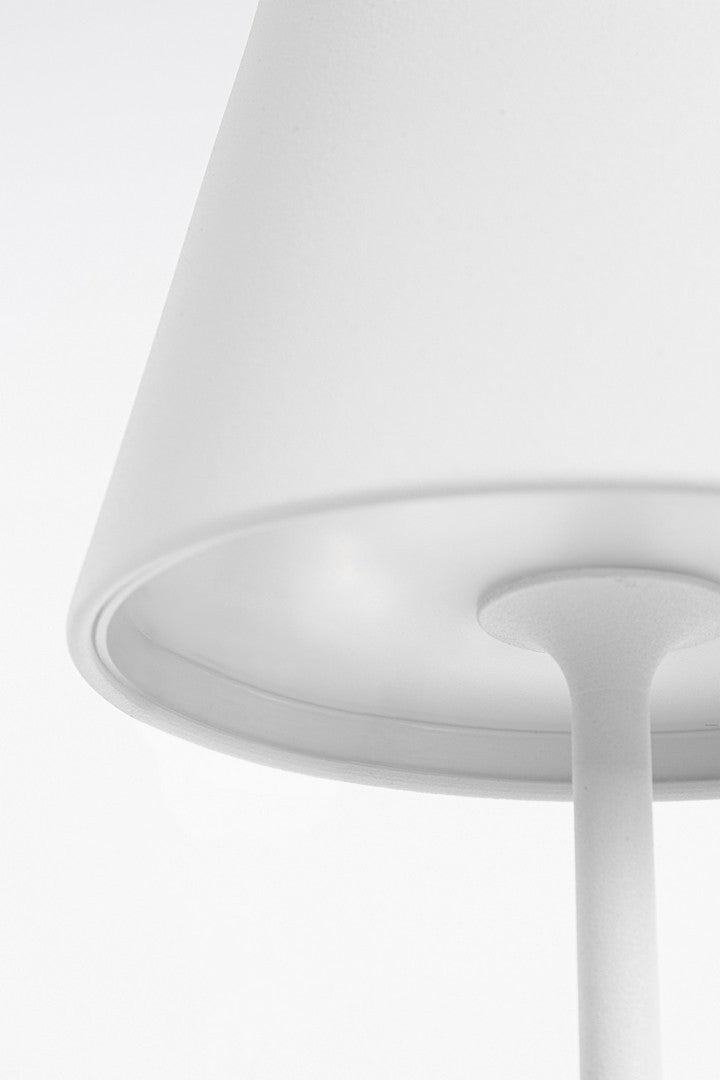 lampada etna a led bianca, lampada con classe IP65 per resistere alla pioggia e alla polvere