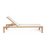 lettino reclinabile skipper new in alluminio color legno e textilene bianco, con ruote, lettino ambientato in terrazza,...