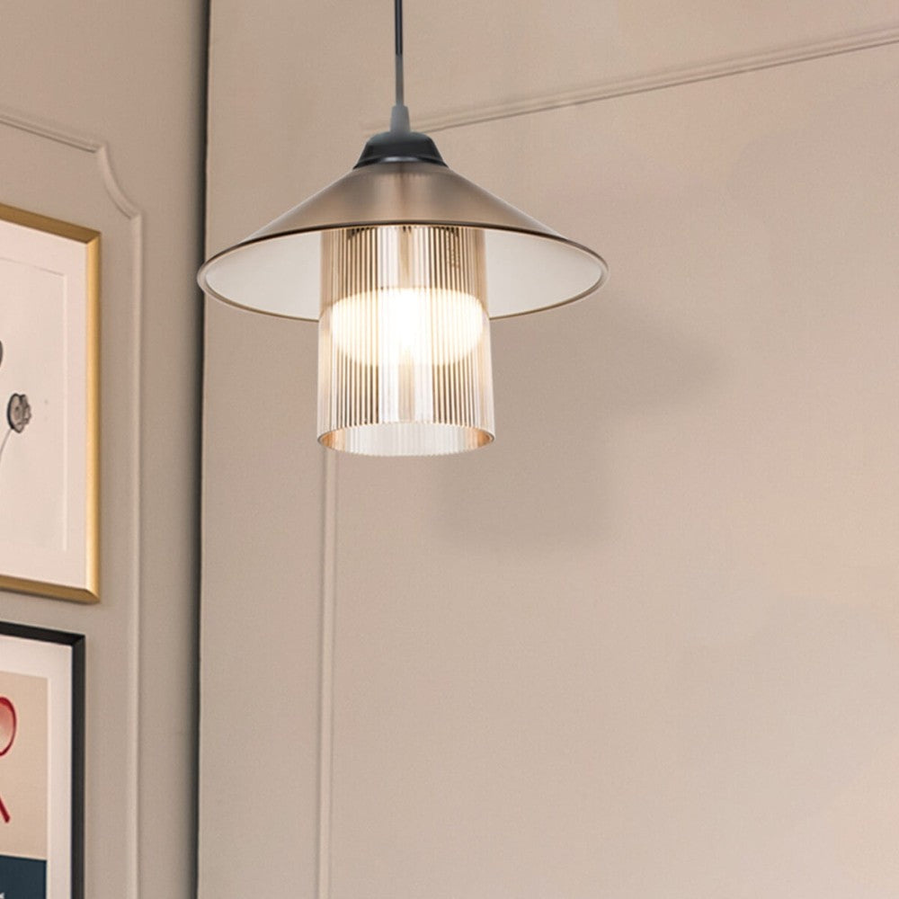 lampada da soffitto inka asz1464 con paralume in plastica ambrata, ambientazione moderna con punto luce centrale sopra il tavolo