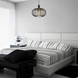 lampada a sospensione terla mdl3674 con struttura in ferro e diffusore in vetro, cavo regolabile per adattarsi a soffitti di diverse altezze