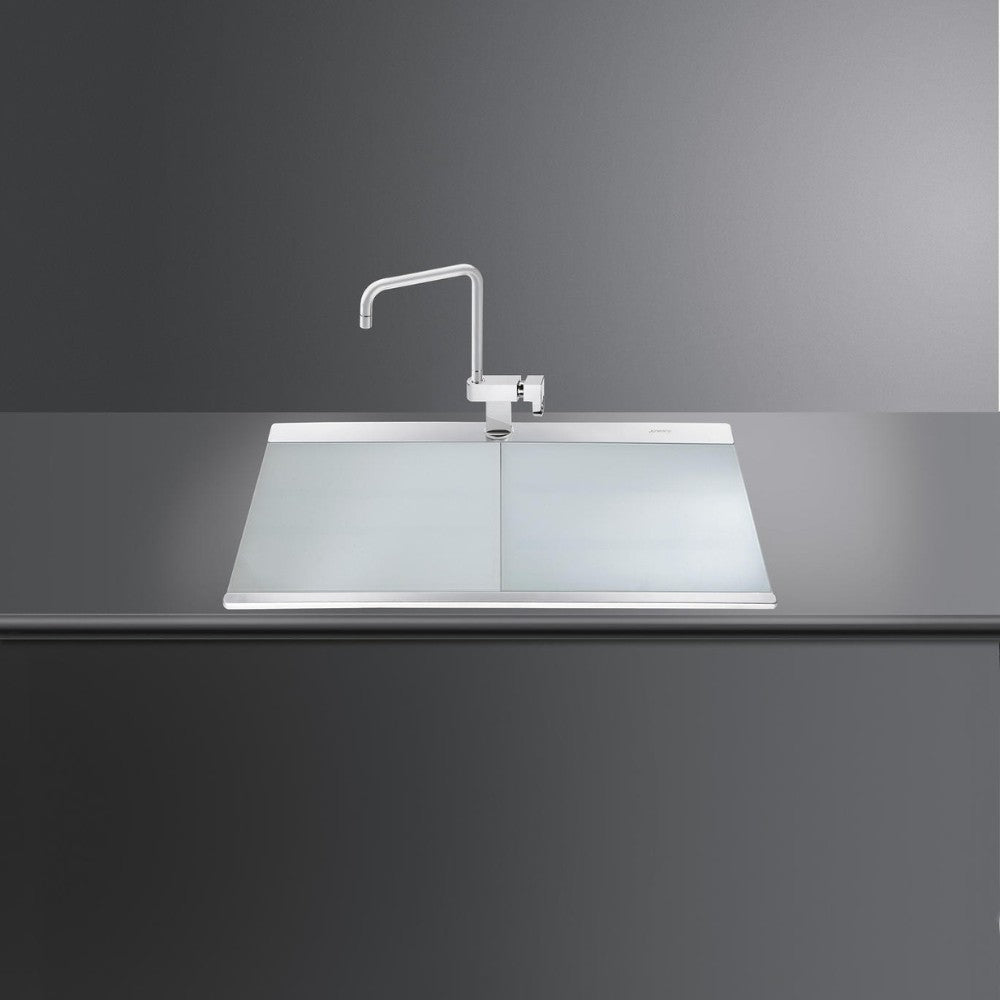 lavello smeg li91sgs 90x50 cm 1 vasca con gocciolatoio a sinistra con vetri silver, dettaglio della superficie lucida in acciaio