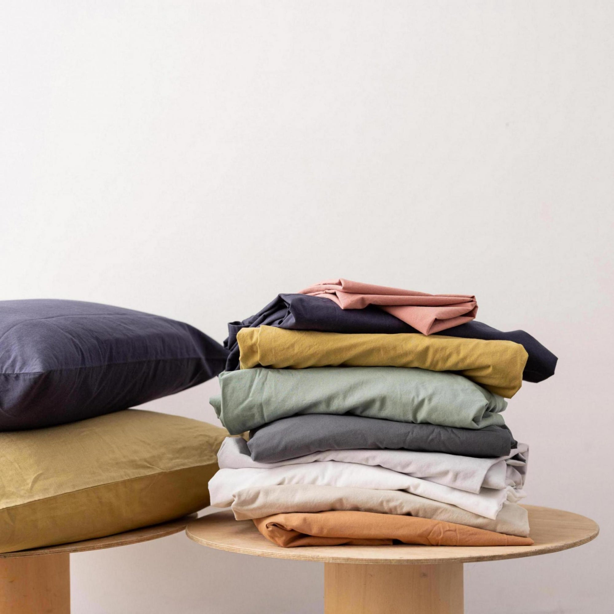 lenzuolo piano calita gold, colore gold, taglia 240 x 300. realizzato in 100% cotone, garantisce una sensazione di...