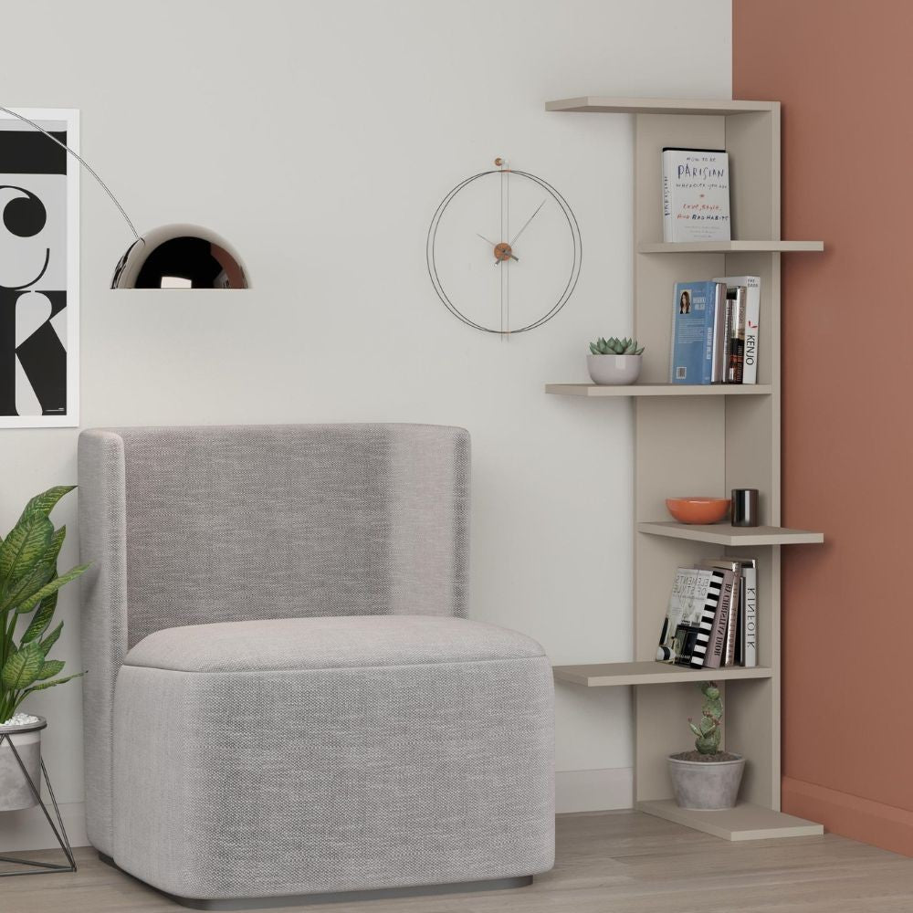 libreria angolare saso 5 ripiani colore cashmere, vista ambientata in soggiorno o studio con libreria a giorno