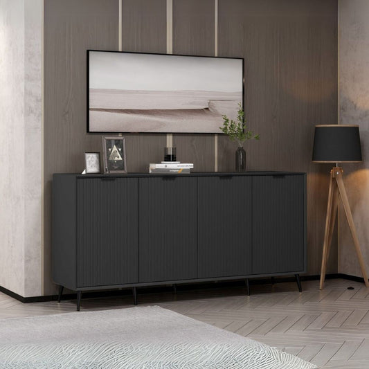 madia kale 4 ante a filo effetto cannettato nero con maniglie e piedini neri, vista ambientata in soggiorno, sala da pranzo o ingresso