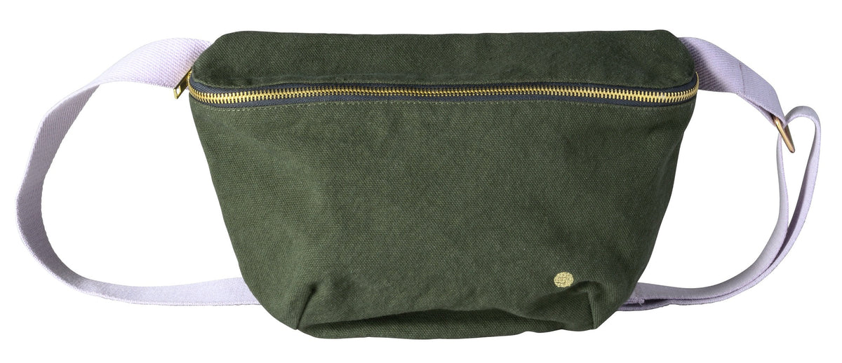 marsupio iona cavolo riccio, colore cavolo riccio, taglia 19 x 28. vista frontale del marsupio in tessuto naturale su fondo neutro