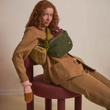 marsupio iona cavolo riccio, colore cavolo riccio, taglia 19 x 28. realizzato in cotone biologico, comodo e sostenibile per ogni giorno