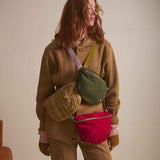 marsupio scotty marrone, colore marrone, taglia 19 x 28. design minimal e funzionale con tasche comode