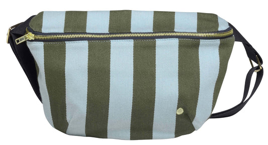 marsupio rita matcha, colore matcha, taglia 19 x 28. vista frontale del marsupio in tessuto naturale su fondo neutro 2000