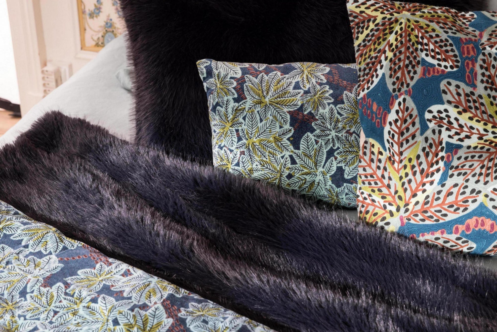 maxi plaid riciclato nolan caviale, colore caviale, taglia 180 x 220. dettaglio decorativo che arricchisce letto, divano o...